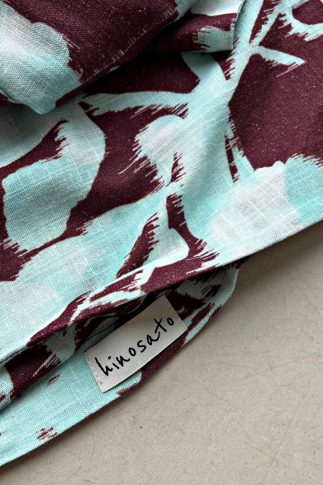 Komplet pościeli z lnu i wiskozy TIDE burgundowy w abstrakcyjne kwiaty z ozdobną falbaną - obrazek 2